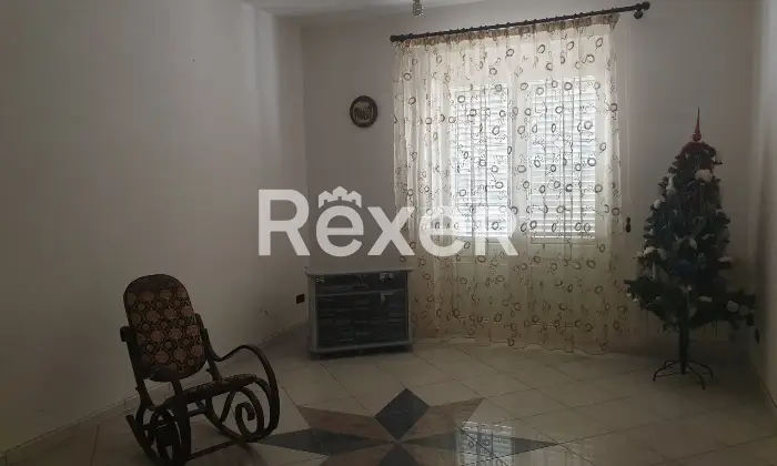 Rexer-Raffadali-VENDESI-UN-INTERO-STABILE-A-RAFFADALI-CON-DOPPIA-ENTRATA-Salone