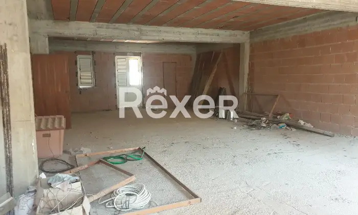 Rexer-Raffadali-VENDESI-UN-INTERO-STABILE-A-RAFFADALI-CON-DOPPIA-ENTRATA-Altro