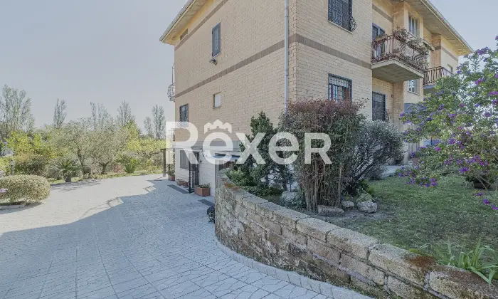 Rexer-Cesano-Vendesi-Villa-Bifamiliare-Cesano-Altro