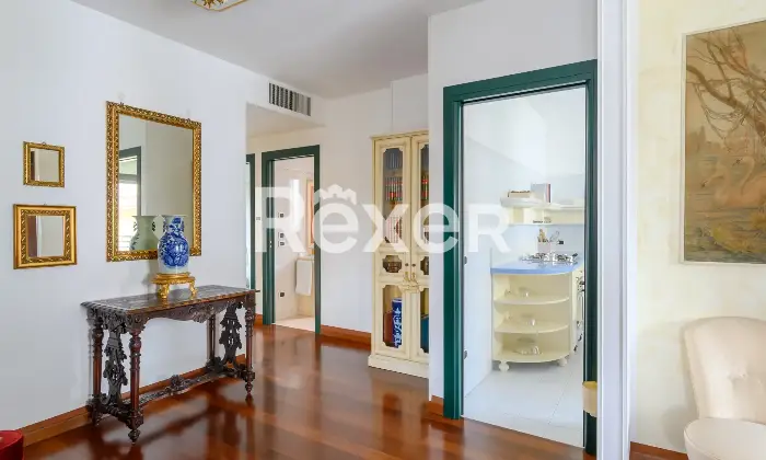 Rexer-Venezia-Ampio-appartamento-su-due-livelli-con-terrazze-garage-doppio-e-posti-auto-Altro