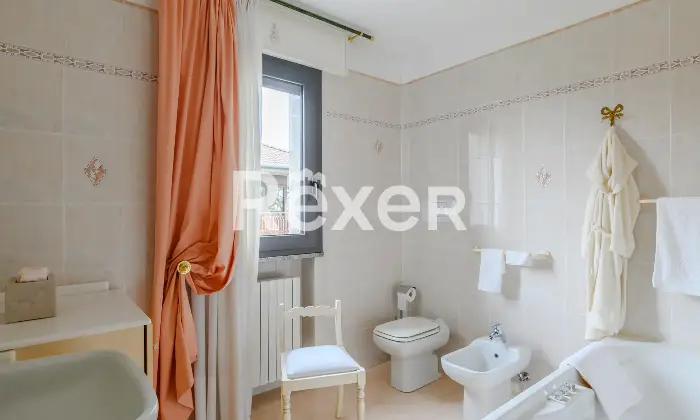 Rexer-Venezia-Ampio-appartamento-su-due-livelli-con-terrazze-garage-doppio-e-posti-auto-Altro