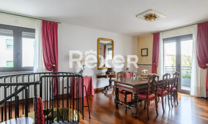 Rexer-Venezia-Ampio-appartamento-su-due-livelli-con-terrazze-garage-doppio-e-posti-auto-Altro