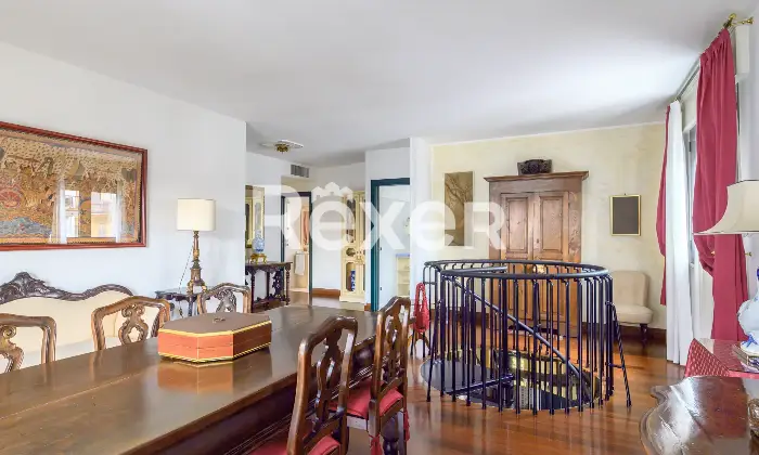 Rexer-Venezia-Ampio-appartamento-su-due-livelli-con-terrazze-garage-doppio-e-posti-auto-Altro