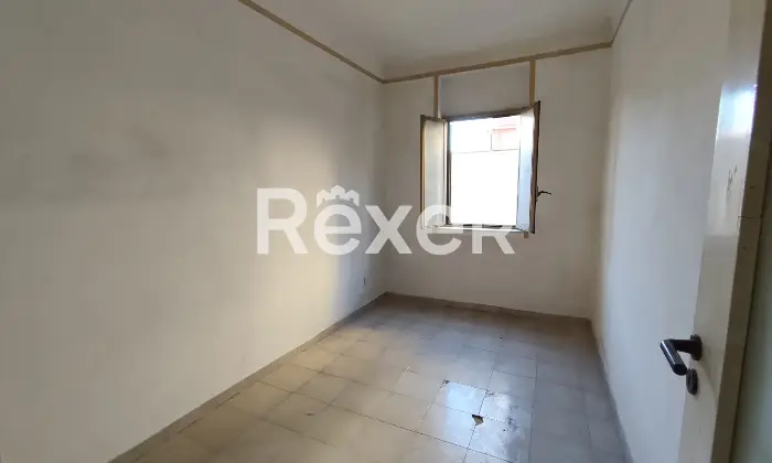 Rexer-Taranto-Appartamento-al-secondo-piano-doppia-esposizione-Altro