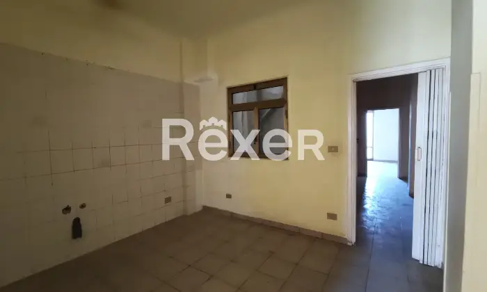 Rexer-Taranto-Appartamento-al-secondo-piano-doppia-esposizione-Altro