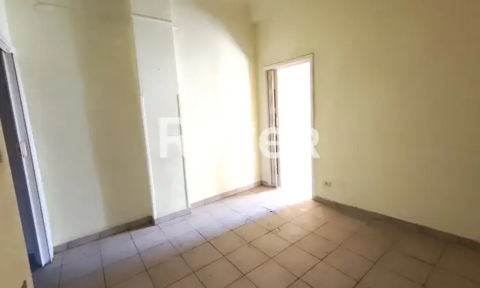 Rexer-Taranto-Appartamento-al-secondo-piano-doppia-esposizione-Altro