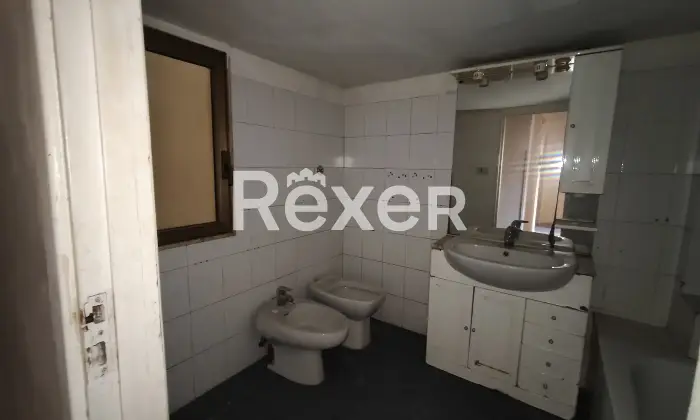 Rexer-Taranto-Appartamento-al-secondo-piano-doppia-esposizione-Altro
