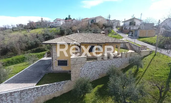 Rexer-Roccamontepiano-Vendo-tradizione-tranquillit-e-sicurezza-Terrazzo