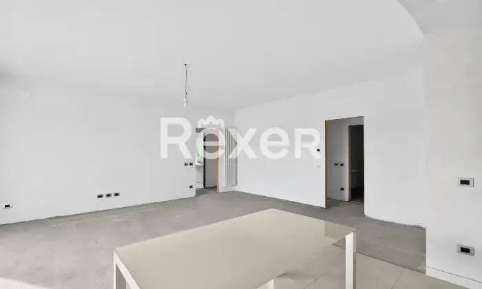 Rexer-Brescia-Ampio-trilocale-piano-alto-con-terrazzina-e-due-box-auto-singoli-Altro