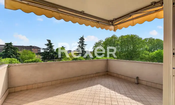 Rexer-Brescia-Ampio-trilocale-piano-alto-con-terrazzina-e-due-box-auto-singoli-Altro