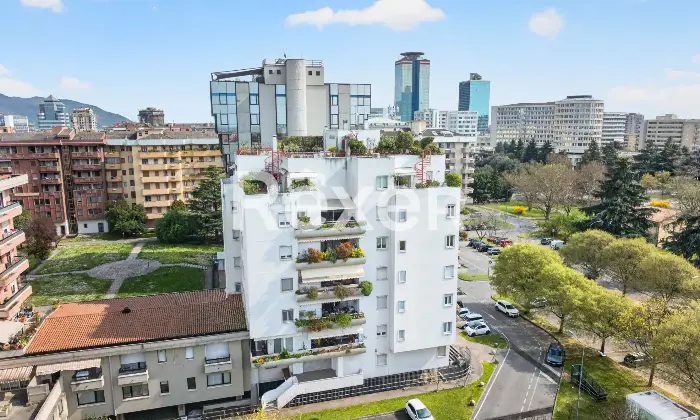 Rexer-Brescia-Ampio-trilocale-piano-alto-con-terrazzina-e-due-box-auto-singoli-Altro