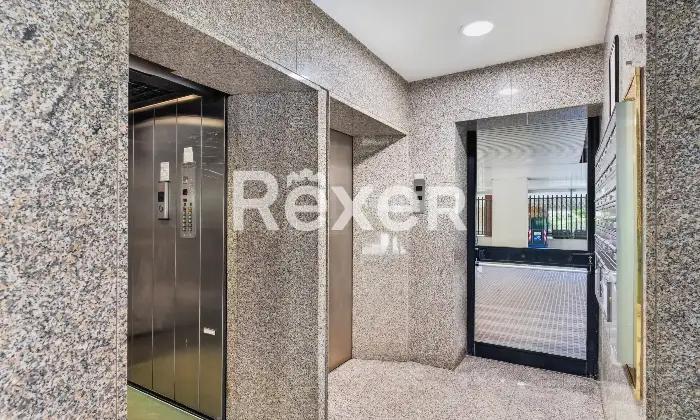 Rexer-Brescia-Ampio-trilocale-piano-alto-con-terrazzina-e-due-box-auto-singoli-Altro