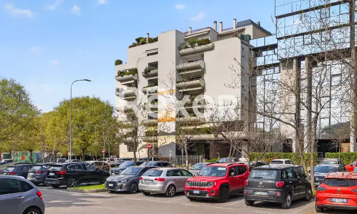 Rexer-Brescia-Ampio-trilocale-piano-alto-con-terrazzina-e-due-box-auto-singoli-Altro