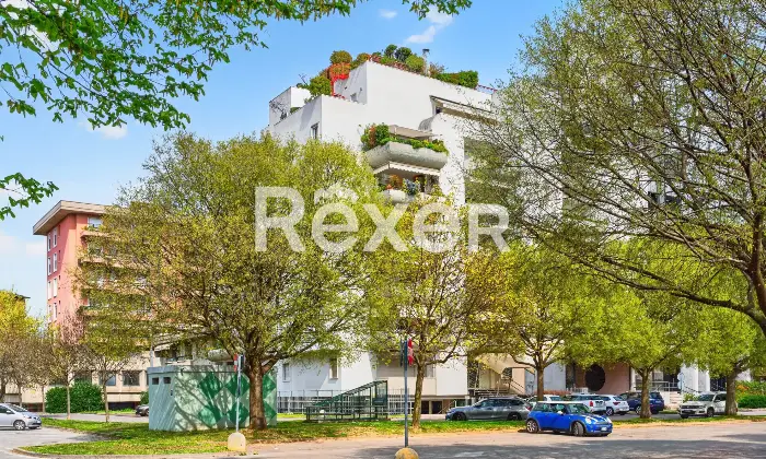 Rexer-Brescia-Ampio-trilocale-piano-alto-con-terrazzina-e-due-box-auto-singoli-Altro
