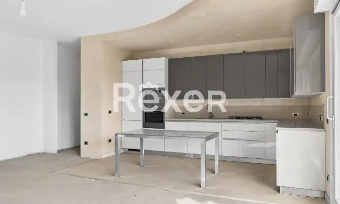 Rexer-Brescia-Ampio-trilocale-piano-alto-con-terrazzina-e-due-box-auto-singoli-Altro
