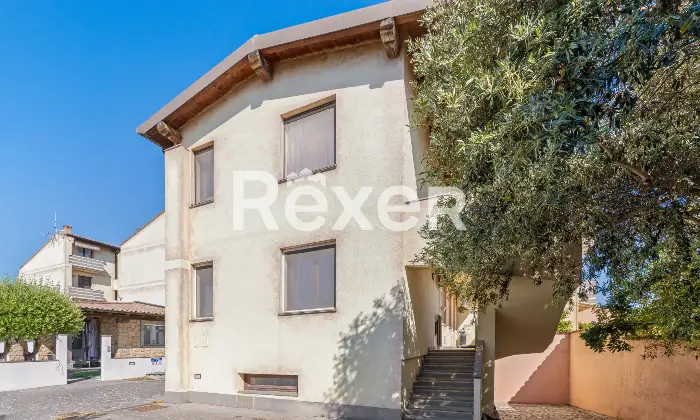 Rexer-Santa-Giusta-Appartamento-con-posto-auto-di-pertinenza-Altro