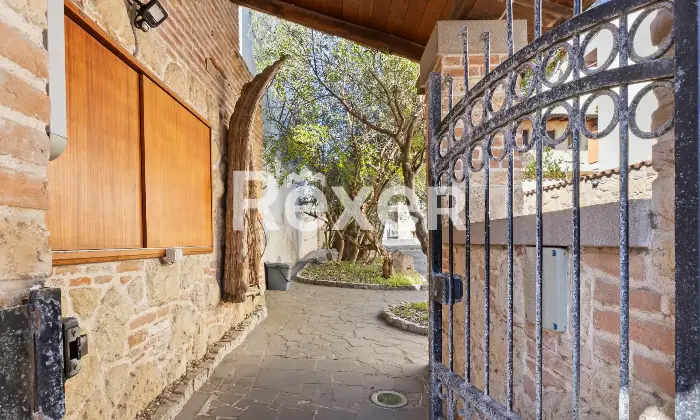 Rexer-Santa-Giusta-Appartamento-con-posto-auto-di-pertinenza-Altro