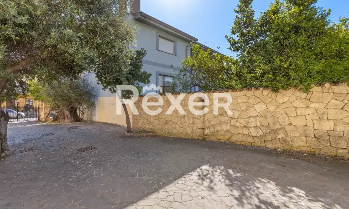 Rexer-Santa-Giusta-Appartamento-con-posto-auto-di-pertinenza-Altro