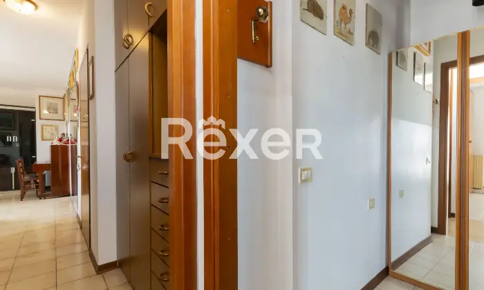 Rexer-Cesano-Maderno-Ampia-soluzione-su-due-livelli-in-zona-San-Bernardo-Altro