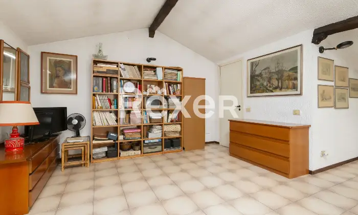 Rexer-Cesano-Maderno-Ampia-soluzione-su-due-livelli-in-zona-San-Bernardo-Altro