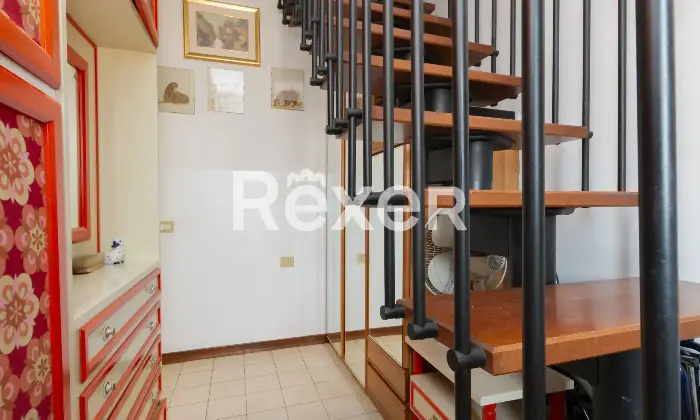 Rexer-Cesano-Maderno-Ampia-soluzione-su-due-livelli-in-zona-San-Bernardo-Altro