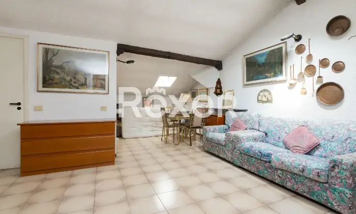 Rexer-Cesano-Maderno-Ampia-soluzione-su-due-livelli-in-zona-San-Bernardo-Altro