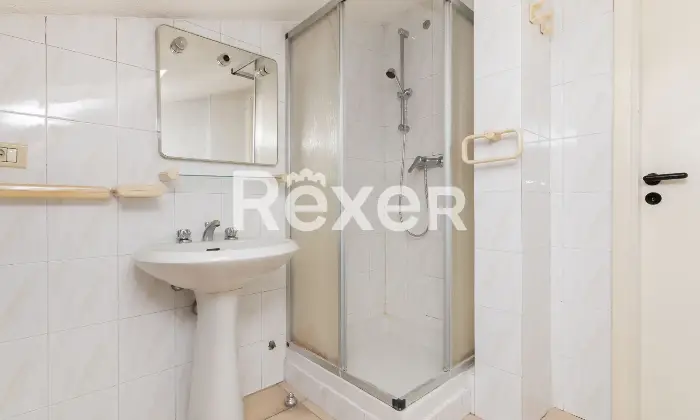 Rexer-Cesano-Maderno-Ampia-soluzione-su-due-livelli-in-zona-San-Bernardo-Altro