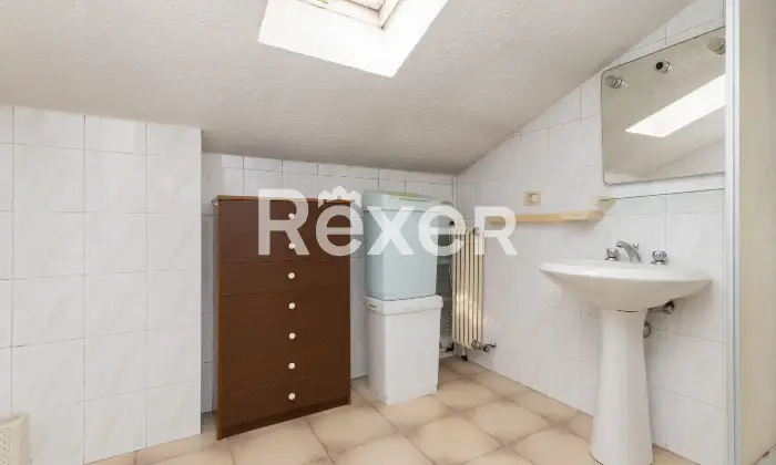 Rexer-Cesano-Maderno-Ampia-soluzione-su-due-livelli-in-zona-San-Bernardo-Altro