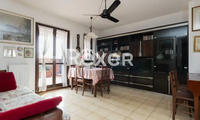 Rexer-Cesano-Maderno-Ampia-soluzione-su-due-livelli-in-zona-San-Bernardo-Altro