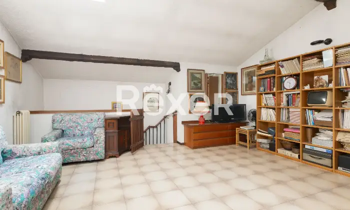 Rexer-Cesano-Maderno-Ampia-soluzione-su-due-livelli-in-zona-San-Bernardo-Altro