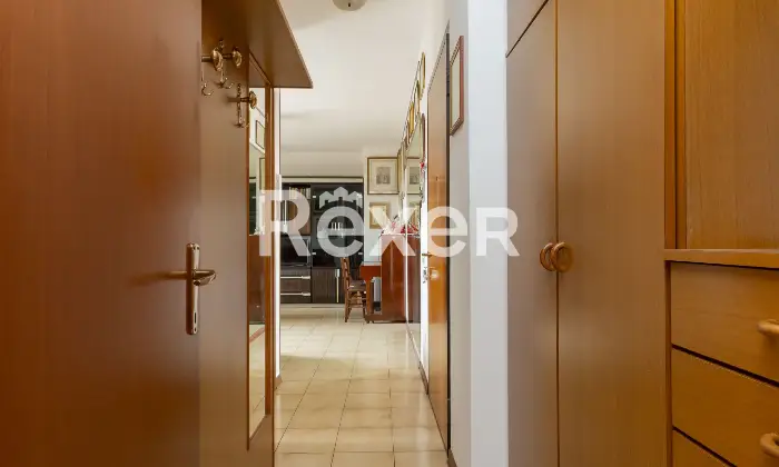 Rexer-Cesano-Maderno-Ampia-soluzione-su-due-livelli-in-zona-San-Bernardo-Altro