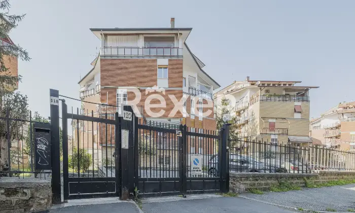 Rexer-Roma-Luminoso-e-ampio-bilocale-con-cantina-e-posto-auto-scoperto-Altro