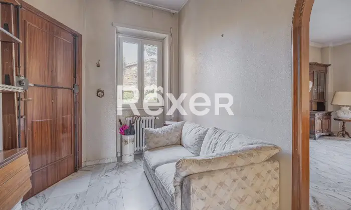 Rexer-Roma-Luminoso-e-ampio-bilocale-con-cantina-e-posto-auto-scoperto-Altro
