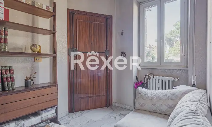 Rexer-Roma-Luminoso-e-ampio-bilocale-con-cantina-e-posto-auto-scoperto-Altro