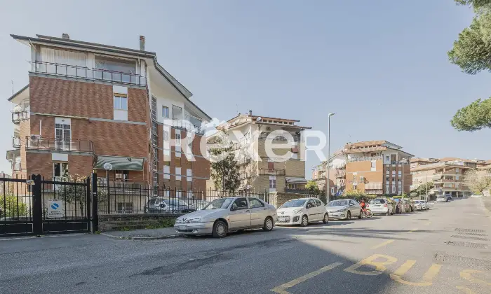 Rexer-Roma-Luminoso-e-ampio-bilocale-con-cantina-e-posto-auto-scoperto-Altro
