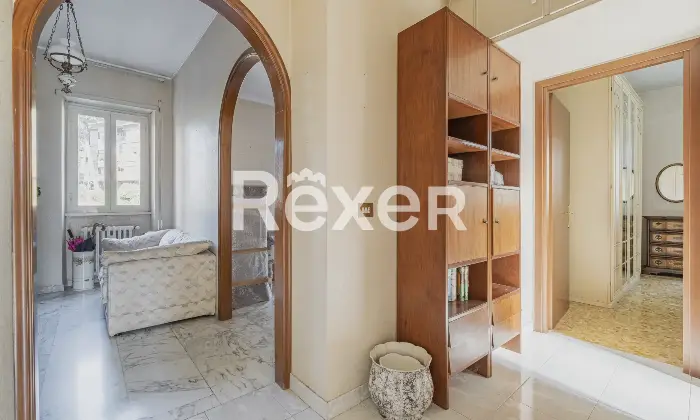 Rexer-Roma-Luminoso-e-ampio-bilocale-con-cantina-e-posto-auto-scoperto-Altro