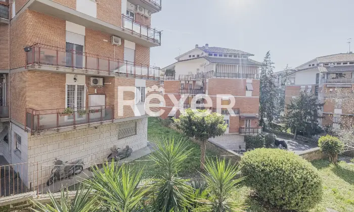 Rexer-Roma-Luminoso-e-ampio-bilocale-con-cantina-e-posto-auto-scoperto-Altro