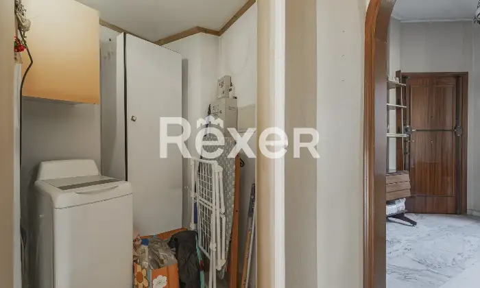 Rexer-Roma-Luminoso-e-ampio-bilocale-con-cantina-e-posto-auto-scoperto-Altro