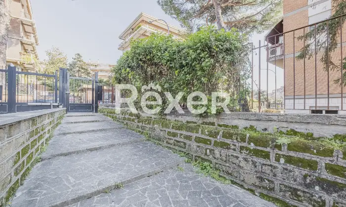Rexer-Roma-Luminoso-e-ampio-bilocale-con-cantina-e-posto-auto-scoperto-Altro