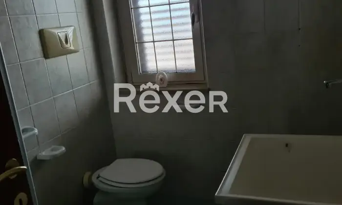 Rexer-Castrovillari-Appartamento-spazioso-e-luminoso-con-cantina-Bagno