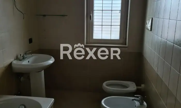 Rexer-Castrovillari-Appartamento-spazioso-e-luminoso-con-cantina-Bagno