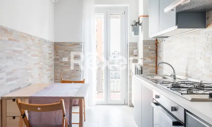 Rexer-Milano-Luminoso-ultimo-piano-con-balconata-pronto-da-abitare-Altro