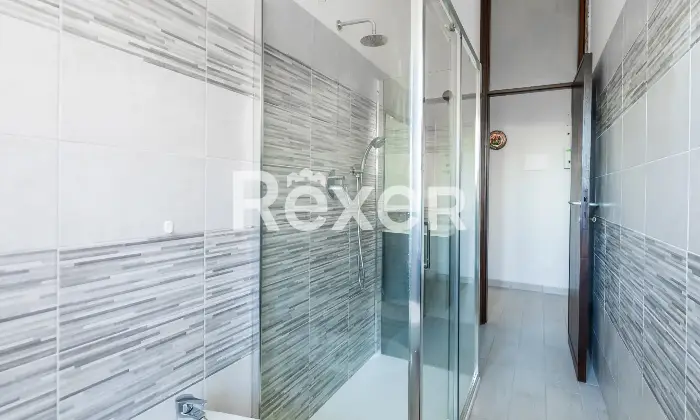 Rexer-Milano-Luminoso-ultimo-piano-con-balconata-pronto-da-abitare-Altro