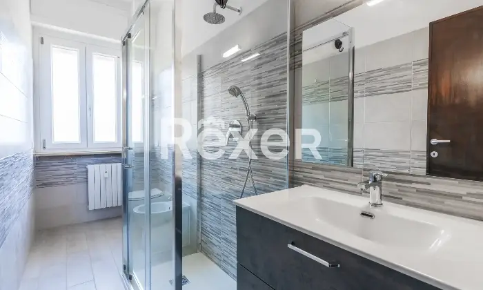 Rexer-Milano-Luminoso-ultimo-piano-con-balconata-pronto-da-abitare-Altro