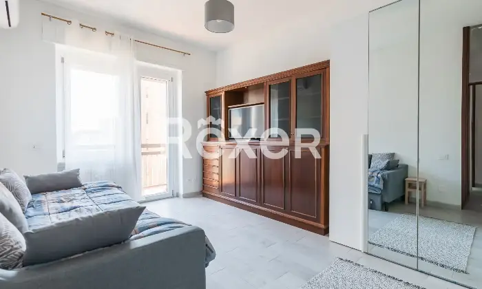 Rexer-Milano-Luminoso-ultimo-piano-con-balconata-pronto-da-abitare-Altro