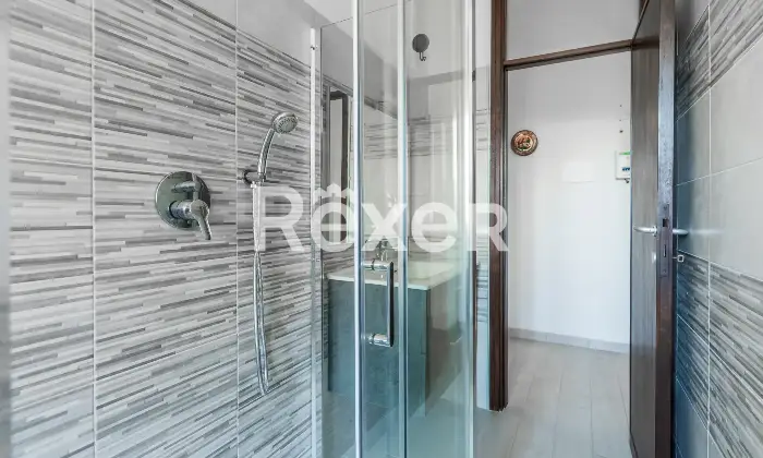 Rexer-Milano-Luminoso-ultimo-piano-con-balconata-pronto-da-abitare-Altro