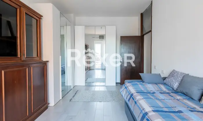 Rexer-Milano-Luminoso-ultimo-piano-con-balconata-pronto-da-abitare-Altro