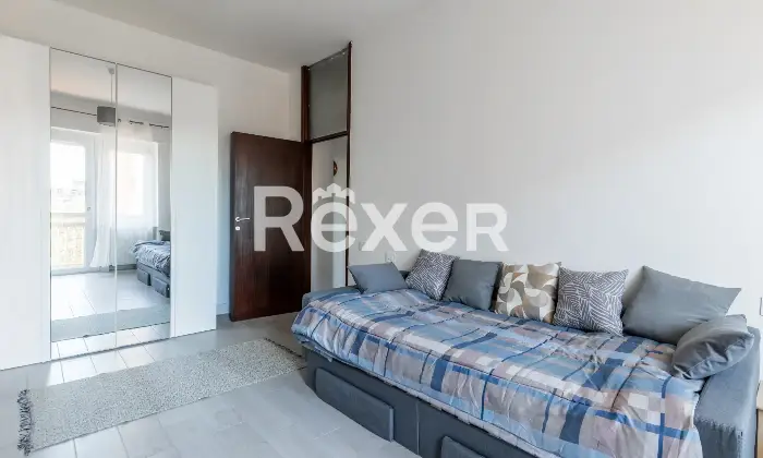 Rexer-Milano-Luminoso-ultimo-piano-con-balconata-pronto-da-abitare-Altro