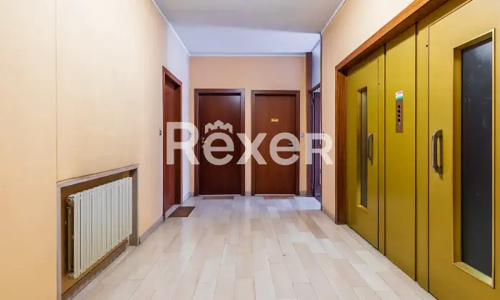 Rexer-Milano-Luminoso-ultimo-piano-con-balconata-pronto-da-abitare-Altro