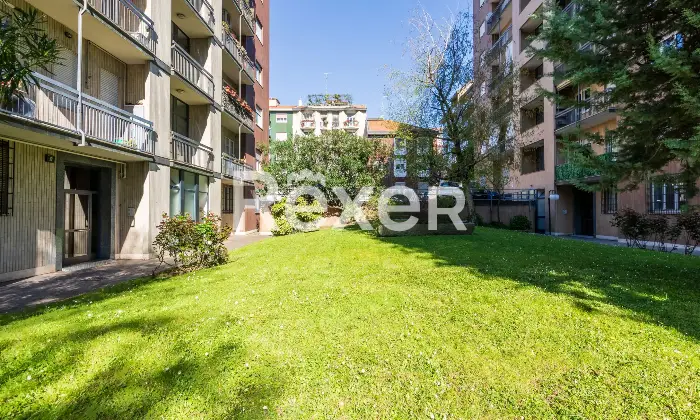 Rexer-Milano-Luminoso-ultimo-piano-con-balconata-pronto-da-abitare-Altro